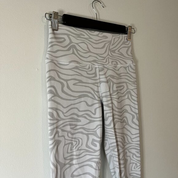 Alo Grey and White Leggings - Picture 2 of 11